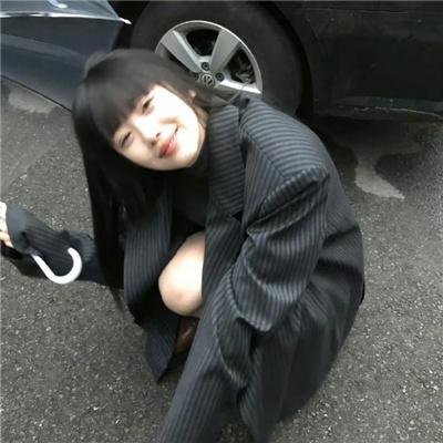 穿黑衣的女孩